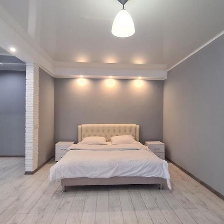 Apartaments On Vulytsia Heroiv Ato 32 Krivoy Rog Luaran gambar
