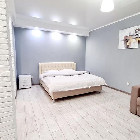 Apartaments On Vulytsia Heroiv Ato 32 Krivoy Rog Luaran gambar