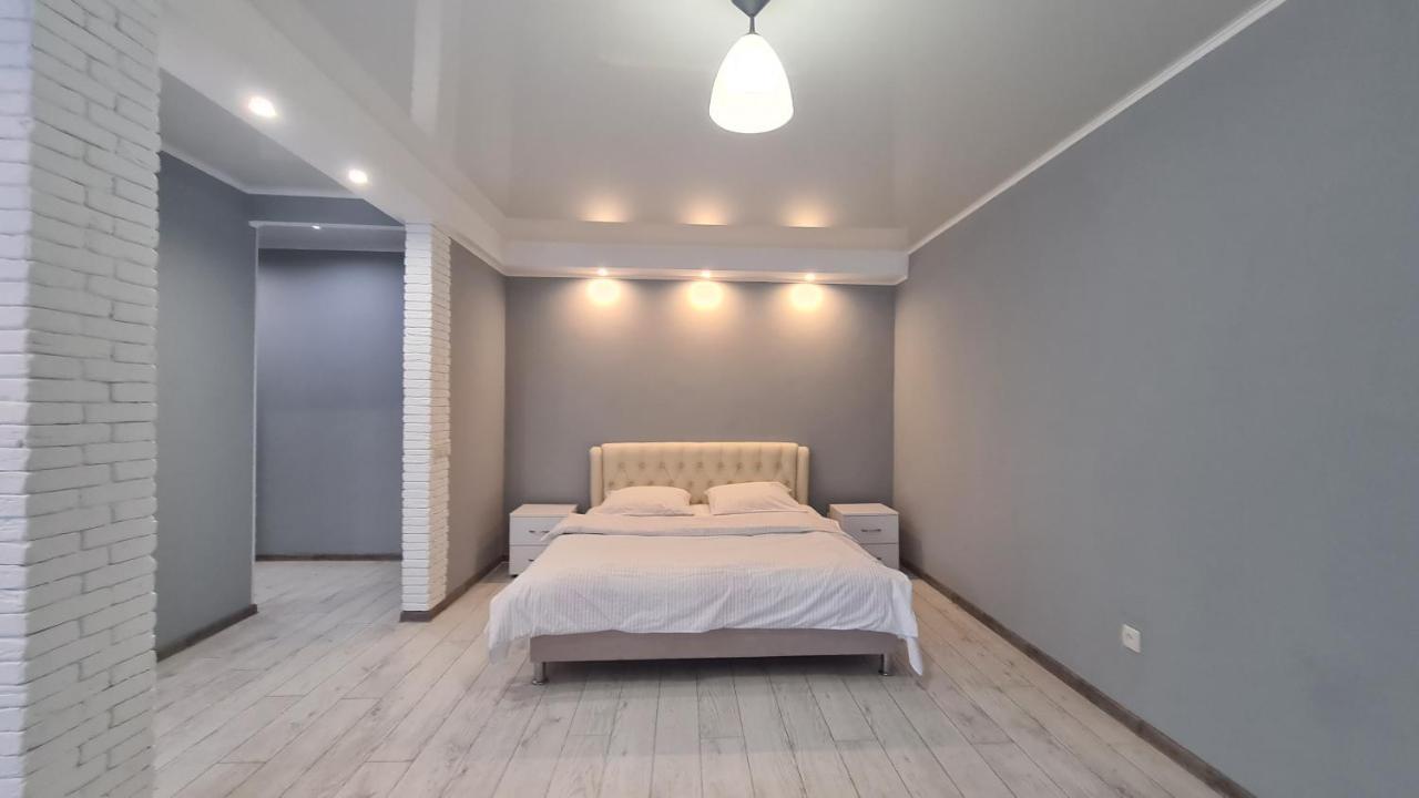Apartaments On Vulytsia Heroiv Ato 32 Krivoy Rog Luaran gambar