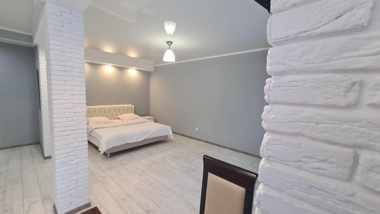 Apartaments On Vulytsia Heroiv Ato 32 Krivoy Rog Luaran gambar
