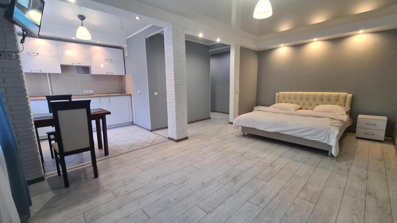 Apartaments On Vulytsia Heroiv Ato 32 Krivoy Rog Luaran gambar